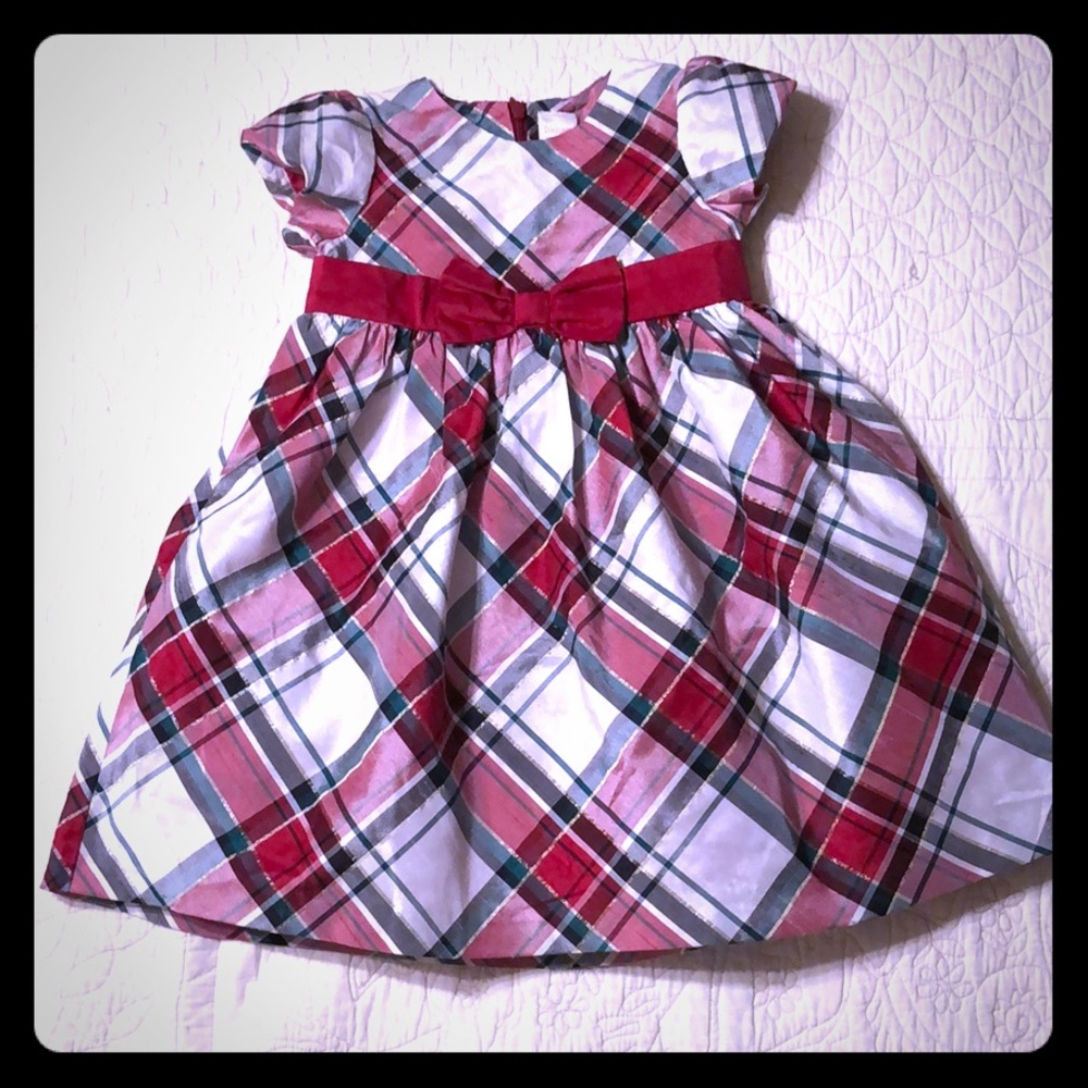 Adorable holiday dress.